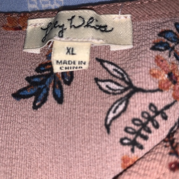 A Floral Top - Picture 2 of 2